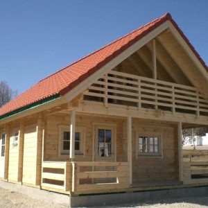Blockhaus ZWIESEL 90mm-Wandstärke mit Terrasse und Balkon