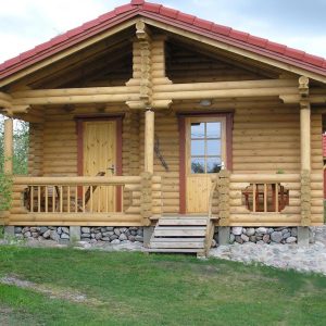 190mm Durchmesser Rundholz Ferienhaus Blockhaus 25m² + 8,7m² Terrasse mit lasierten Fenstern und Türen im Wunschfarbton