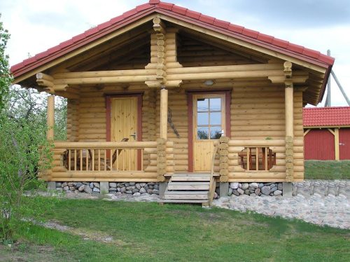 190mm Durchmesser Rundholz Ferienhaus Blockhaus 25m² + 8,7m² Terrasse mit lasierten Fenstern und Türen im Wunschfarbton