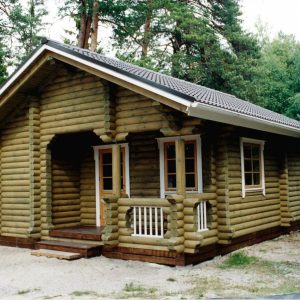 190mm Durchmesser Rundholz Ferienhaus Blockhaus 33m² mit lasierten Fenstern und Türen im Wunschfarbton