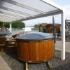 Jacuzzi Badezuber Whirlpool Holz Hot Tub mit internem Ofen inkl. Pumpe, Leiter, Glasfaser-Einsatz und Deckel in grau