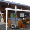 Jacuzzi Badezuber Whirlpool Holz Hot Tub mit internem Ofen inkl. Pumpe, Leiter, Glasfaser-Einsatz und Deckel in grau