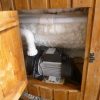 Jacuzzi Badezuber Whirlpool Holz Hot Tub mit internem Ofen inkl. Pumpe, Leiter, Glasfaser-Einsatz und Deckel in grau