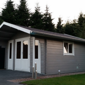 44mm Gartenhaus CAPRI 4,20 x 4,20m + 1,30m-Vordach mit Fußboden und Doppel-, Isolierverglasung