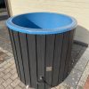 Tauchbecken Bottich Cold Plunge ColdTub Ø 100 cm aus WPC Bretter mit Treppe, Thermodeckel, LED und Einsatz aus GFK-Fiberglass in Farbton blue granite – Bild 9
