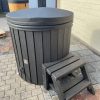 Tauchbecken Bottich Cold Plunge ColdTub Ø 100 cm aus WPC Bretter mit Treppe, Thermodeckel, LED und Einsatz aus GFK-Fiberglass in Farbton blue granite – Bild 8
